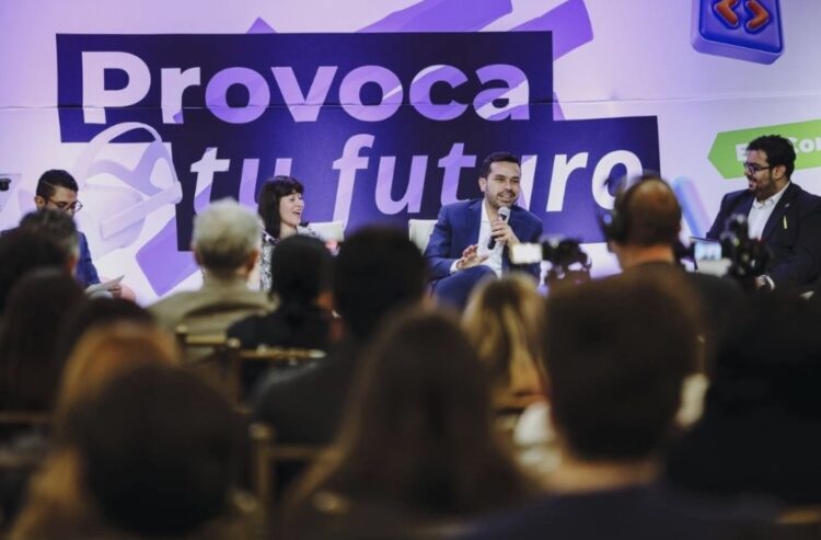 Jorge Álvarez Máynez reitera propuesta de cierre de refinerías de Cadereyta y Tula