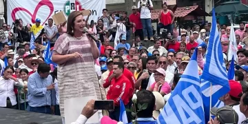 "La guerra de Calderón y los abrazos" no son mi estrategia: Xóchitl Gálvez