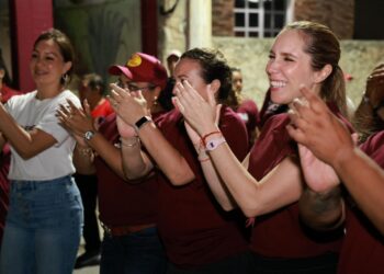 Confían vecinos de la colonia Ampliación La Gloria en proyecto de transformación de Atenea Gómez