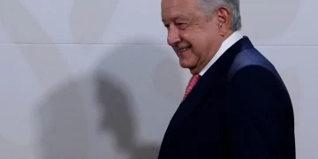 AMLO anuncia programa de rehabilitación de 11 mil unidades médicas