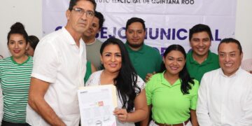 Blanca Merari Tziu recibe constancia como candidata a presidenta municipal de Puerto Morelos
