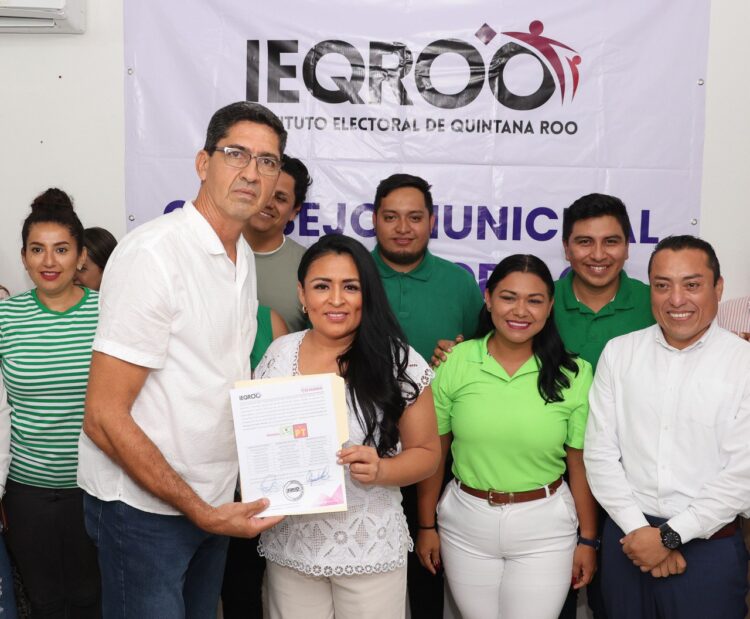 Blanca Merari Tziu recibe constancia como candidata a presidenta municipal de Puerto Morelos