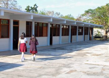 Continúan inscripciones al próximo ciclo escolar en Puerto Morelos
