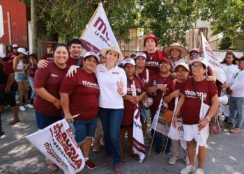Reafirma Atenea Gómez compromiso con vecinos de la colonia Salina Grande