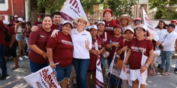 Reafirma Atenea Gómez compromiso con vecinos de la colonia Salina Grande