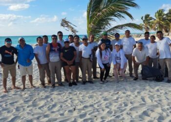 Realizan jornada de limpieza en Isla Blanca