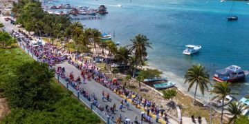 Realizan tradicional Viacrucis Viviente en Isla Mujeres