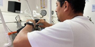 Gobierno de Isla Mujeres refuerza servicios de salud con mantenimiento integral de la cámara hiperbárica