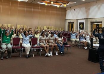 Geavig imparte taller a empleados turísticos sobre combate a violencia de género en Puerto Morelos