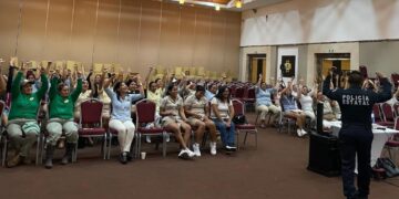 Geavig imparte taller a empleados turísticos sobre combate a violencia de género en Puerto Morelos