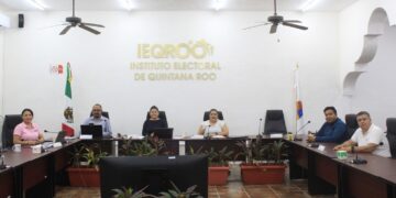 Entrega IEQROO constancias de registro a candidatos a presidentes municipales y diputados