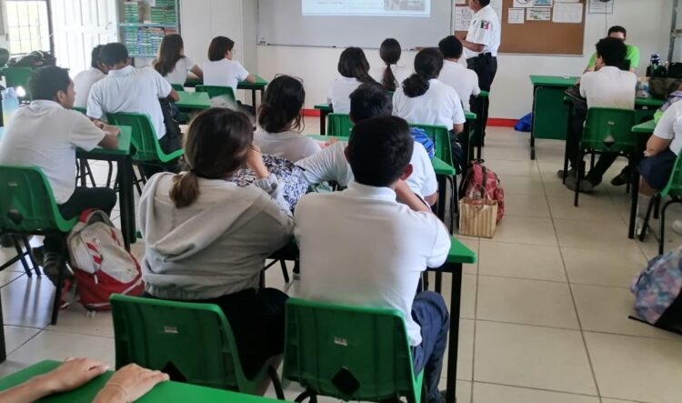 Imparten pláticas de inclusión a estudiantes de Bachilleres de Puerto Morelos
