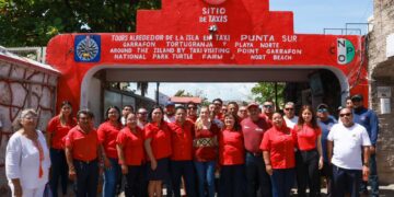 Dan taxistas de Isla Mujeres total respaldo a Atenea Gómez