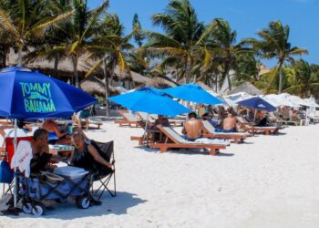 Promueven cuidados a la salud por aumento de la temperatura en Puerto Morelos