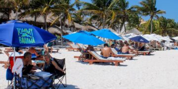Promueven cuidados a la salud por aumento de la temperatura en Puerto Morelos