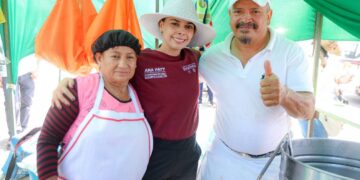 Con firme compromiso con la transformación, Ana Paty Peralta recorre tianguis de la SM 100