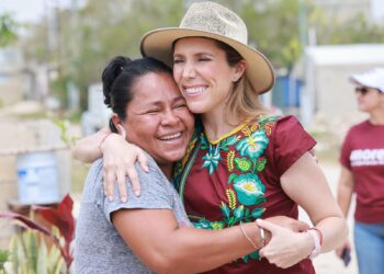Refrenda Atenea Gómez su compromiso con las mujeres isleñas