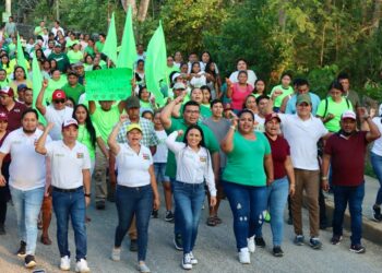 Blanca Merari reafirma compromiso con madres y padres de familia de Puerto Morelos