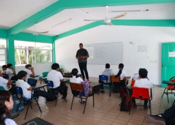 Imparten platica "Prevención de la violencia en el ámbito digital" en Isla Mujeres