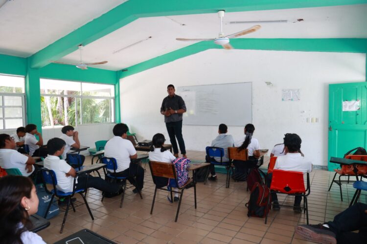 Imparten platica "Prevención de la violencia en el ámbito digital" en Isla Mujeres