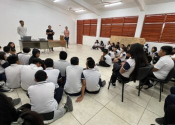 Brindan plática de lenguaje inclusivo a estudiantes de Puerto Morelos