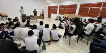 Brindan plática de lenguaje inclusivo a estudiantes de Puerto Morelos