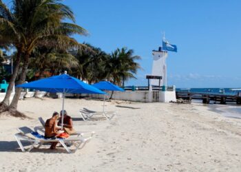 Verifican playas de Puerto Morelos certificadas con distintivo "Blue Flag"