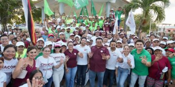 Renan Sánchez y José Luis Chacón reciben respaldo de vecinos de Cozumel