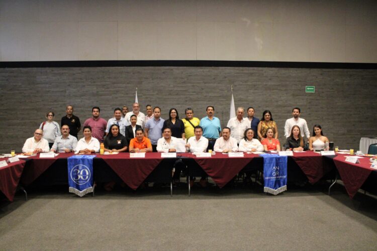 Se compromete Chucho Pool a trabajar de la mano con Asociados Náuticos de Quintana Roo