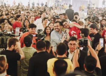 Jorge Álvarez Máynez plantea salario mínimo de 10 mil pesos ante jóvenes de Nuevo León