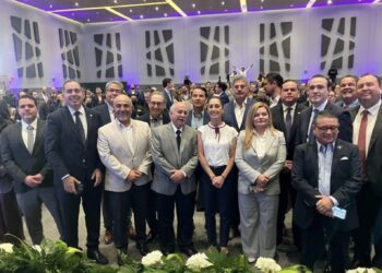 Claudia Sheinbaum ofrece construir cien parques industriales