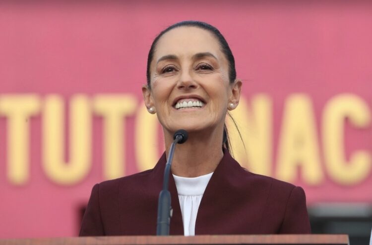 Quitó el INE posibilidad de votar a 35 mil mexicanos en el extranjero: Claudia Sheinbaum