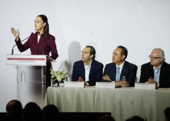 Claudia Sheinbaum promete ante empresarios mayor salario mínimo sin afectar inflación