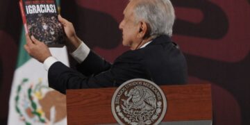TEPJF rechaza revisar contenido del libro “Gracias” de AMLO
