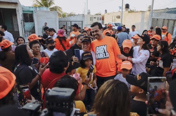 Jorge Álvarez Máynez pide al INE facilitar voto en el extranjero a más migrantes