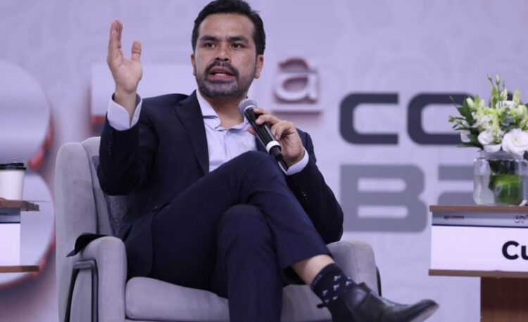 Jorge Álvarez Máynez considera que bajar a 60 años la edad para pensionarse “no es sensato”