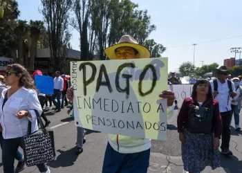 Hay una "mentira colectiva" en polémica sobre reforma para fondo de pensiones, asegura AMLO