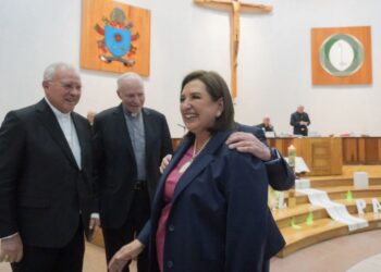 Xóchitl Gálvez expresa a obispos del país afinidad con valores cristianos