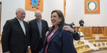 Xóchitl Gálvez expresa a obispos del país afinidad con valores cristianos