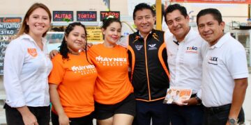 Firma Chucho Pool compromisos en beneficio de mujeres empresarias