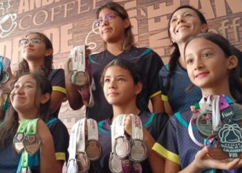 Presentan a quienes representarán a Quintana Roo natación artística en los Juegos Conade 2024