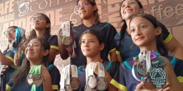 Presentan a quienes representarán a Quintana Roo natación artística en los Juegos Conade 2024