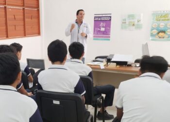 Imparten plática a jóvenes de Puerto Morelos sobre drogadicción y tabaquismo