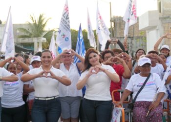 Avanza Fernanda Alvear con paso firme en Puerto Morelos