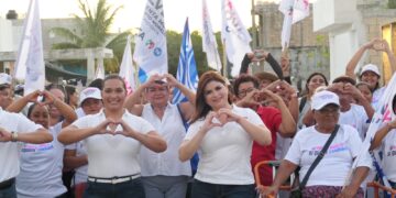 Avanza Fernanda Alvear con paso firme en Puerto Morelos