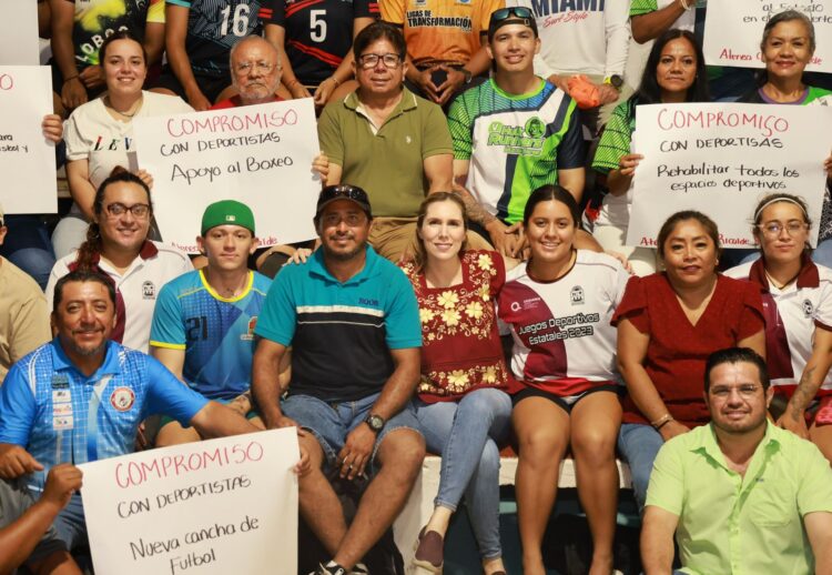 Dialoga Atenea Gómez con deportistas de Isla Mujeres