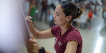 Ana Paty Peralta firma acuerdo por la justicia social de colonias no municipalizadas