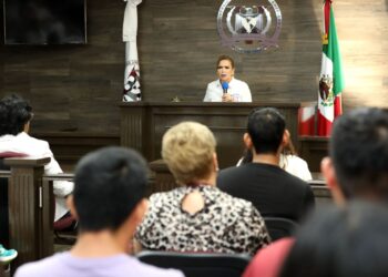 Seguiremos impulsando a universitarios cuando consolidemos renovación, señala Lili Campos