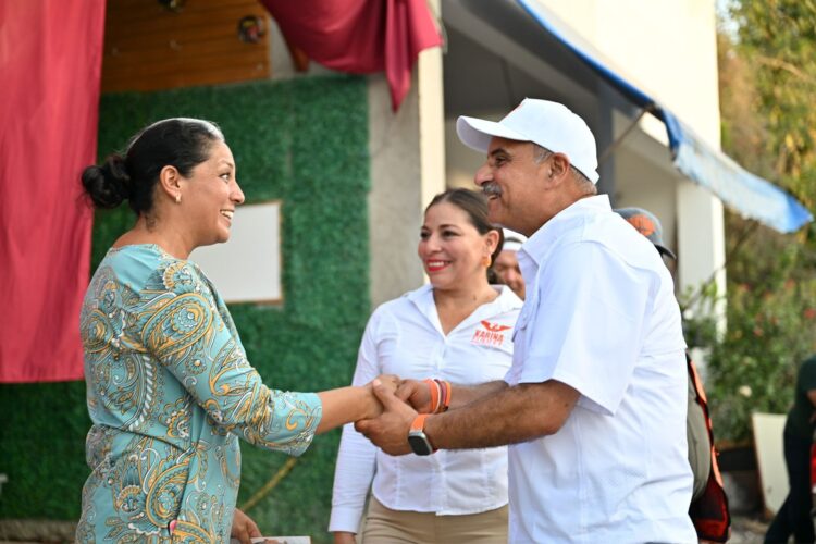 Jorge Portilla llama a convencer a un vecino de votar por Movimiento Naranja