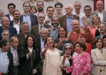 Intelectuales desesperados sin máscaras